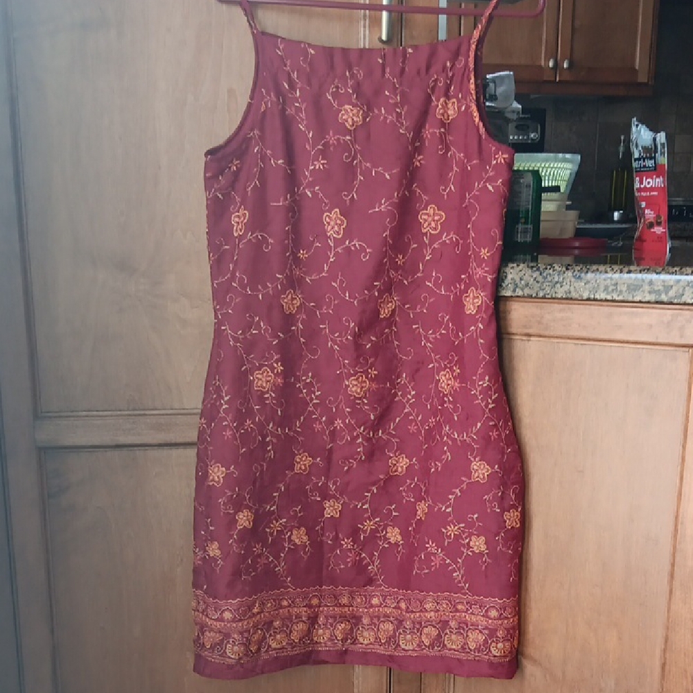 Elegant Floral Embroidered Dress - Red